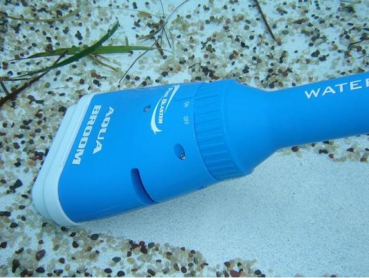 Preview: WaterTech® Pool Reiniger Aqua Broom Pool Blaster mit Batterien
